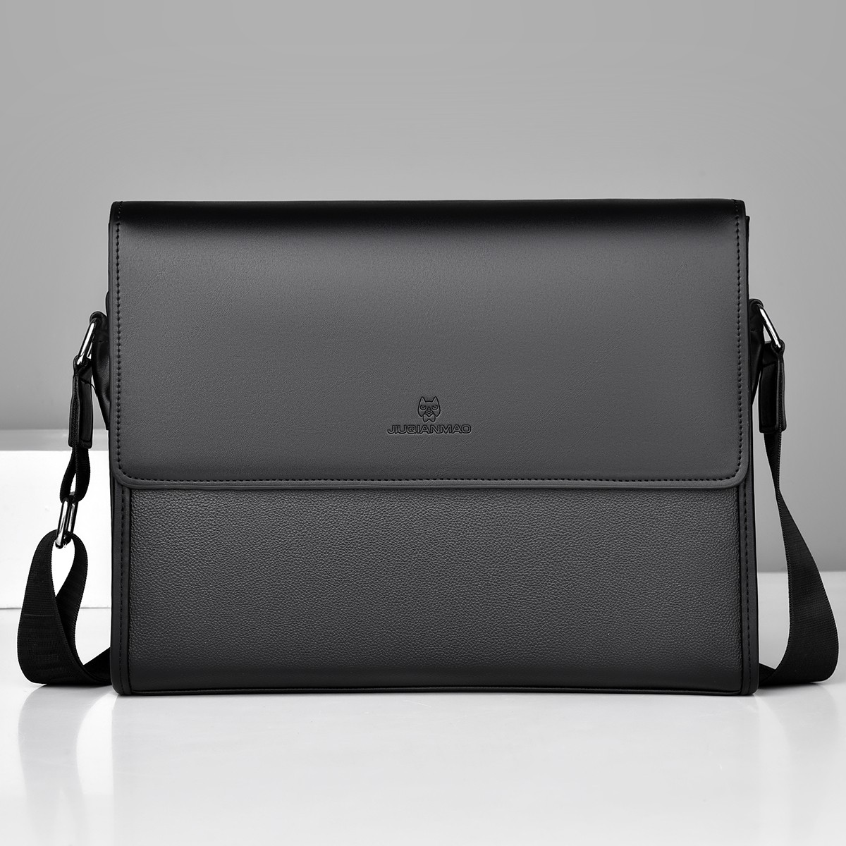 Square Side Crossbody Bag Docu - Interior Design Documentation recension och pris